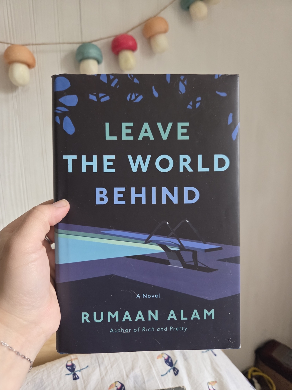 📚3/$10 Leave the World Behind Hardcover